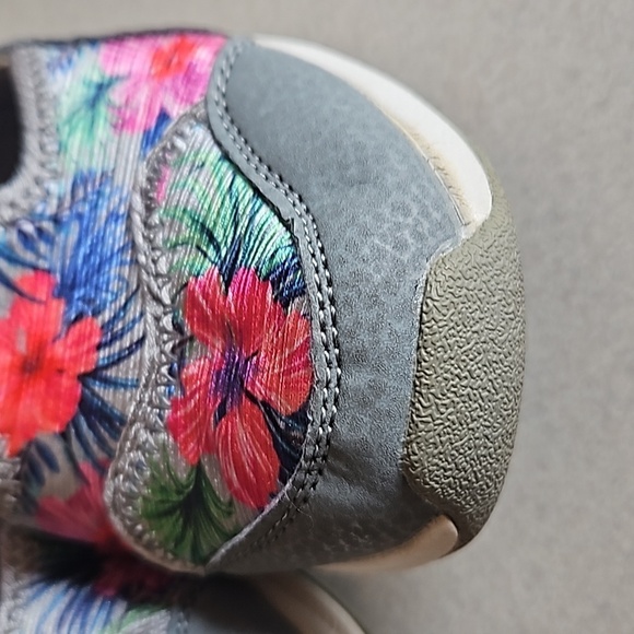 Skechers floral slip On mules - Picture 3 of 10